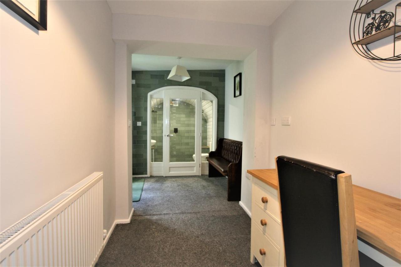 Albion Street Serviced Apartments Cheltenham Bagian luar foto